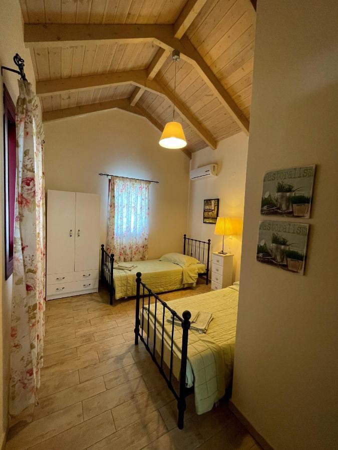 Villa Cottage Kantrillies Fokata ภายนอก รูปภาพ